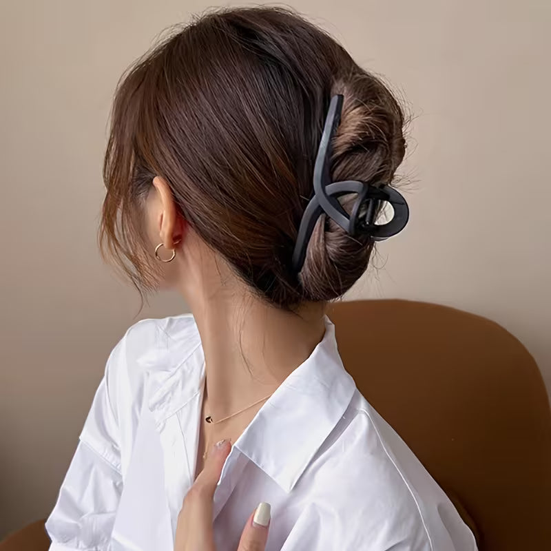 Minimalistyczna Klamra do Włosów – Elegancki Akcent w Każdej Fryzurze