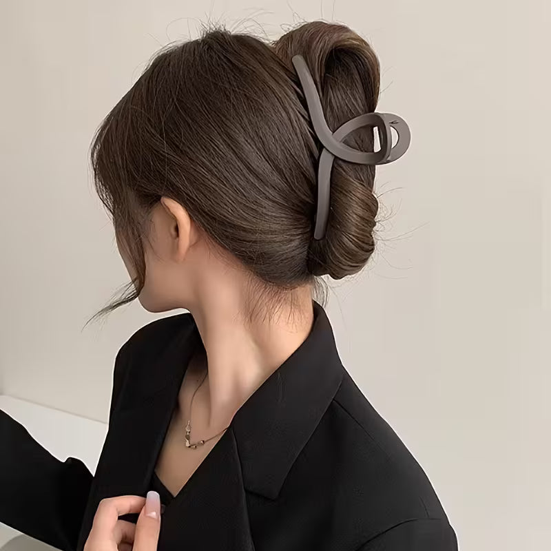 Minimalistyczna Klamra do Włosów – Elegancki Akcent w Każdej Fryzurze